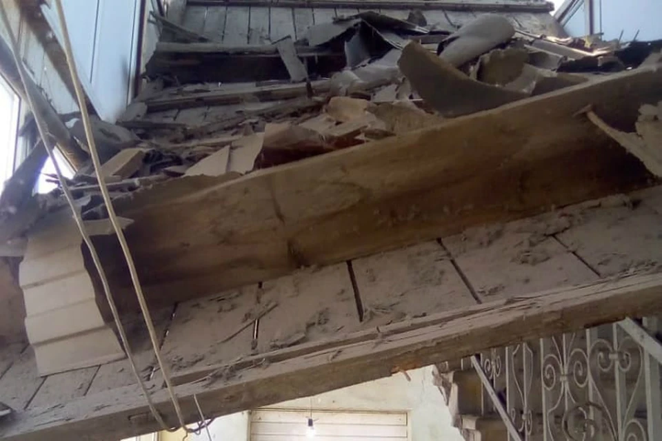 В Ростове в старом доме рухнула крыша. Фото: ГО и ЧС РО