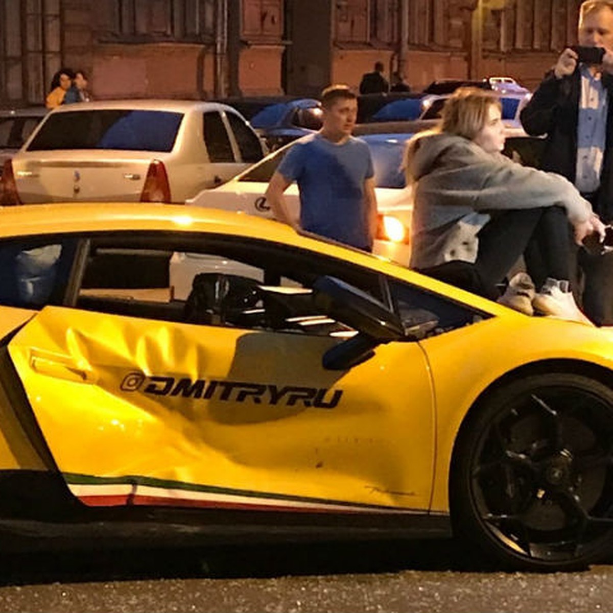 Блогер разбил призовой желтый Lamborghini за 20 миллионов рублей в Санкт- Петербурге - KP.RU