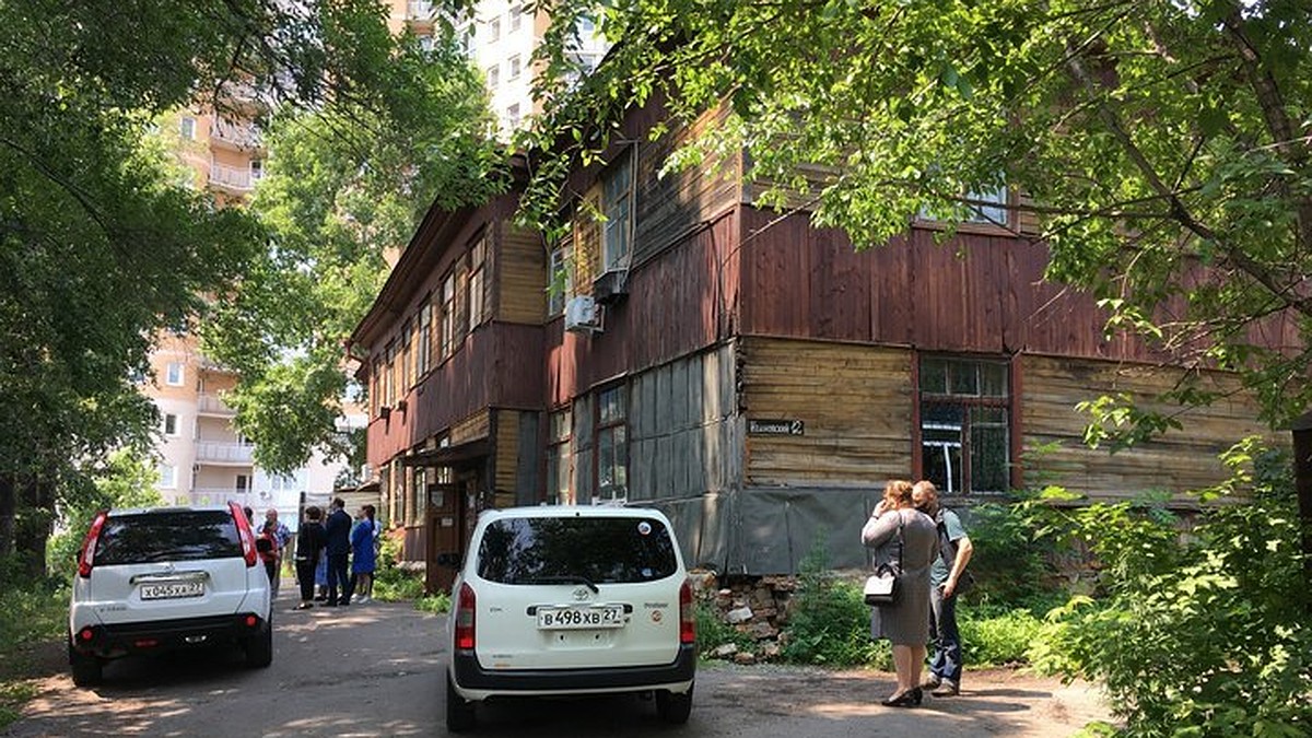 Чудом обошлось без жертв: в одном из старых жилых домов Хабаровска рухнул  потолок - KP.RU