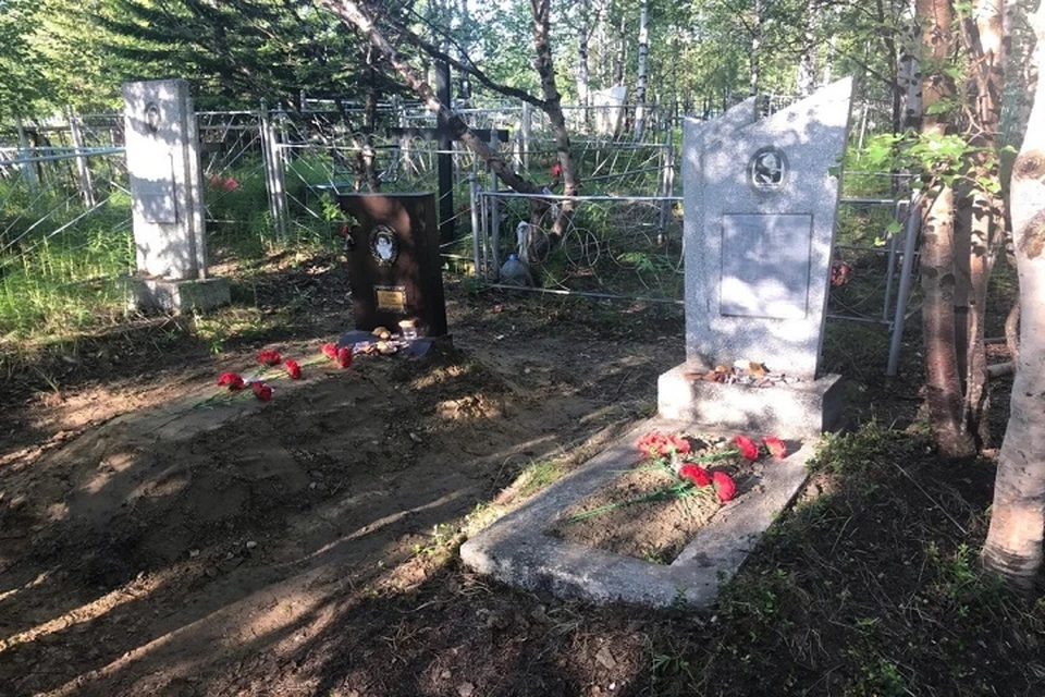 Активисты навели порядок на захоронениях известных деятелей культуры ЯНАО. Фото ассоциации «Ямал – потомкам!».