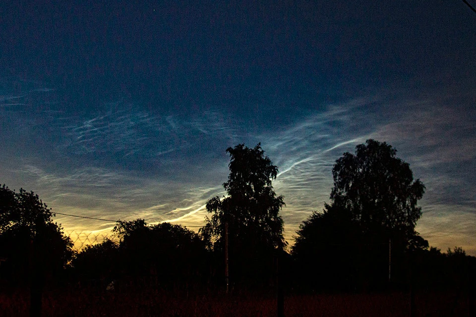 Жители Московской области увидели редкое явление "серебристые облака"