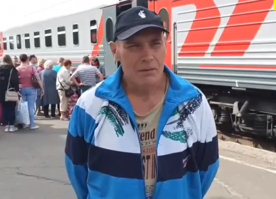 Юрий отправляется в Сибирь, где нашлись его родные.