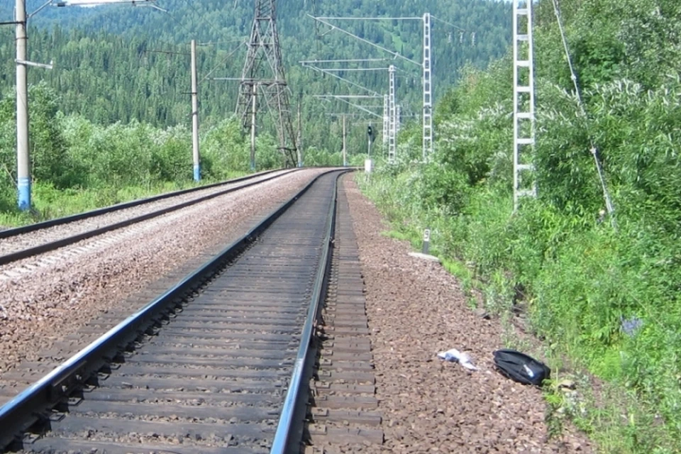 В Кузбассе грузовой поезд сбил мужчину. Фото: Кузбасское ЛУ МВД
