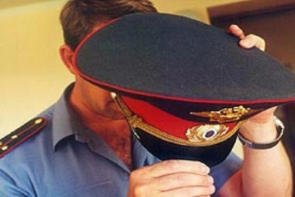 Полицейский был вынужден открыть огонь, когда на него с вилами бросился пьяный мужчина