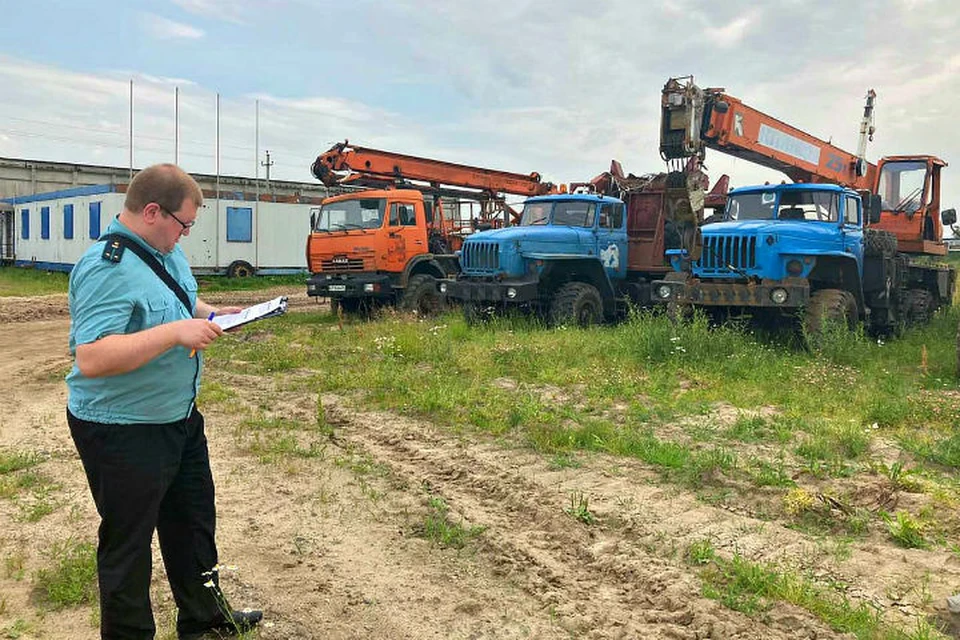 Ярославские приставы арестовали 15 машин за долг в 52 миллиона рублей. ФОТО: пресс-служба УФССП по Ярославской области