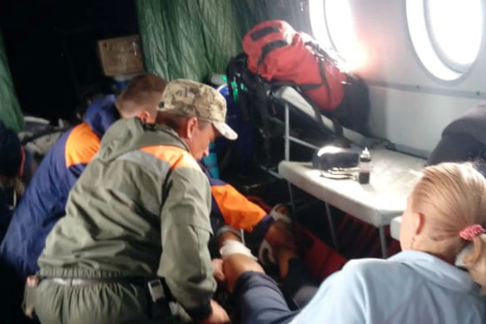 Спасатели вывезли туристку, получившую травму в горах Восточного Саяна. Фото: ГУ МЧС России по Иркутской области.