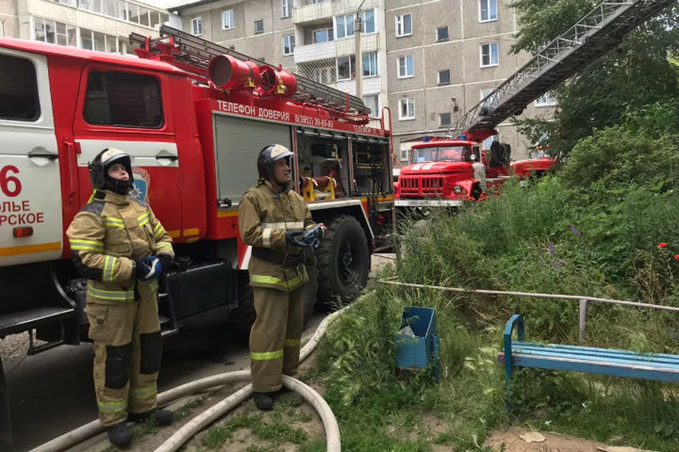 Девять взрослых и ребенок спасены на пожаре в Усолье-Сибирском.