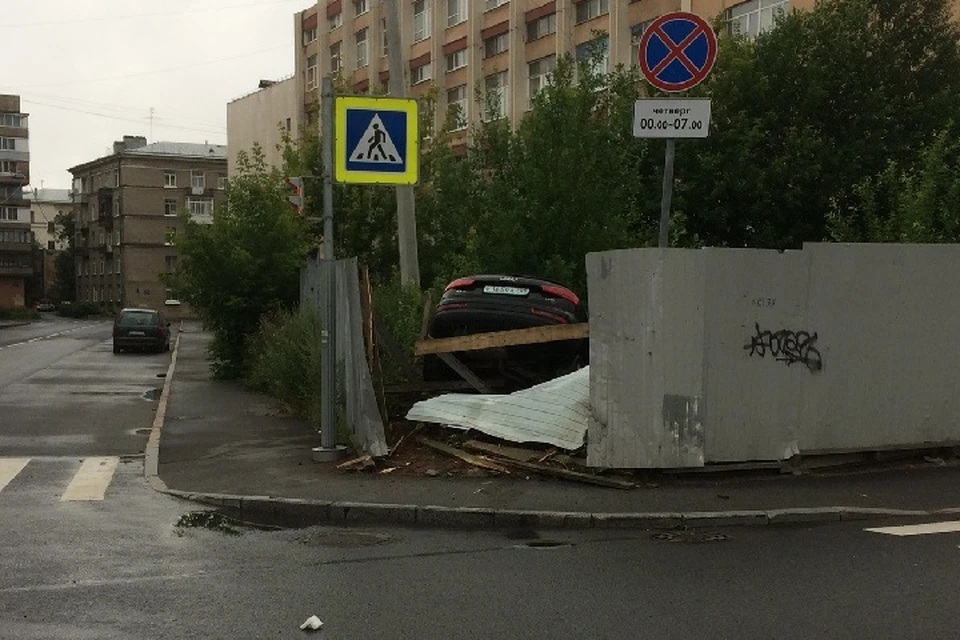 Правила парковки водитель не нарушил. Фото: vk.com/spb_today