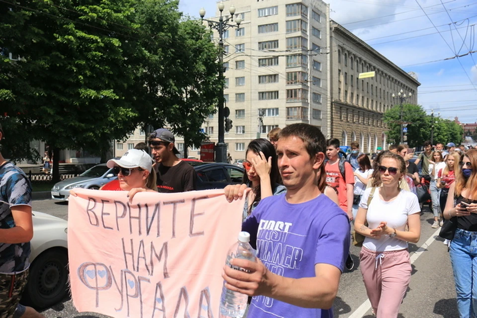 Фото со стихийного шествия в поддержку Сергея Фургала в Хабаровске 12 июля 2020 года