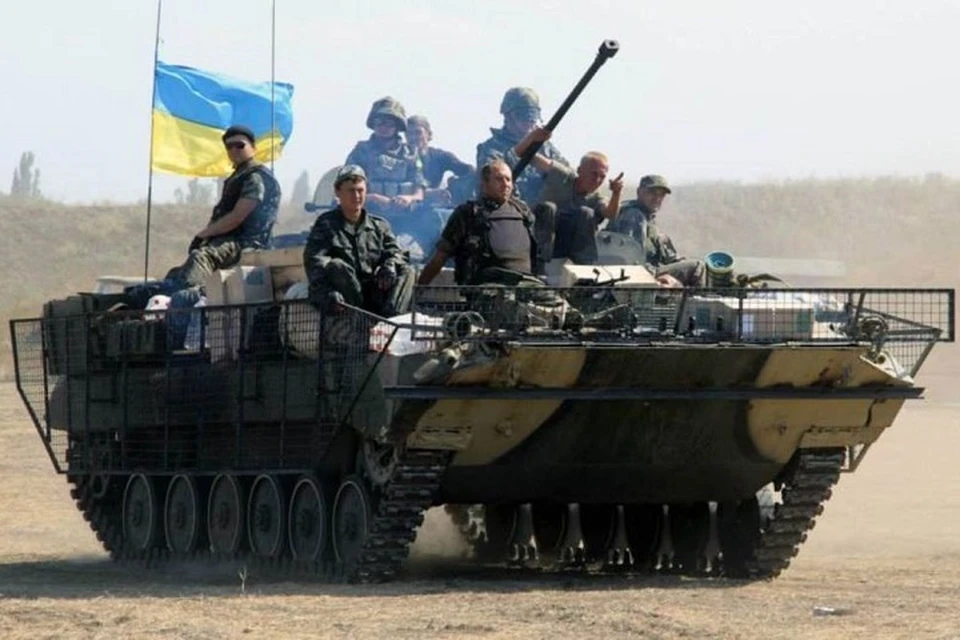 Солдаты ВСУ на БМП врезались в остановку с людьми. Фото: radiosvoboda.org