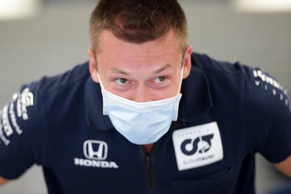 Даниил Квят вторую гонку "Формулы-1" бунтует против известной акции на старте.