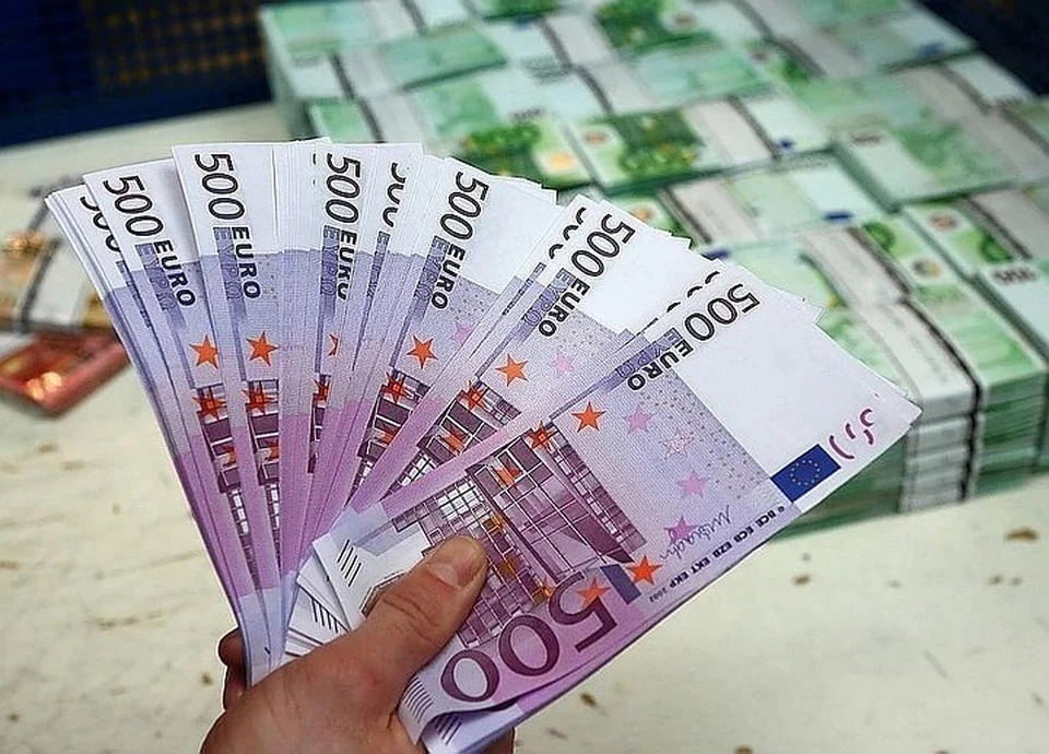 Курс евро превысил 82 рубля впервые с 4 мая