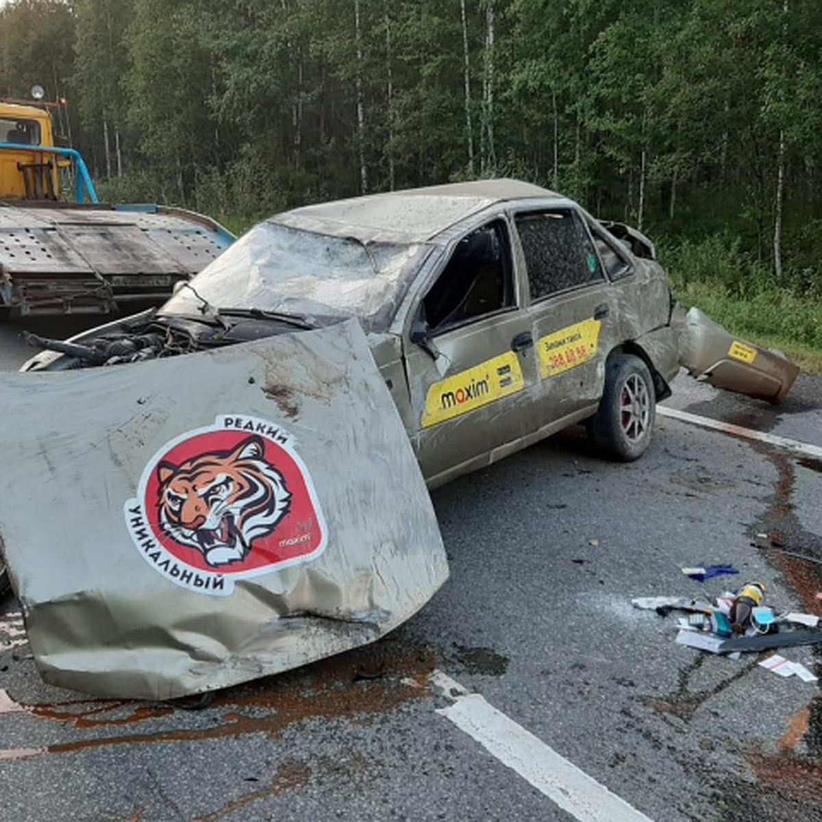 Ребенка вместе с креслом буквально выбросило из машины»: под Екатеринбургом  таксист уснул и попал в аварию - KP.RU