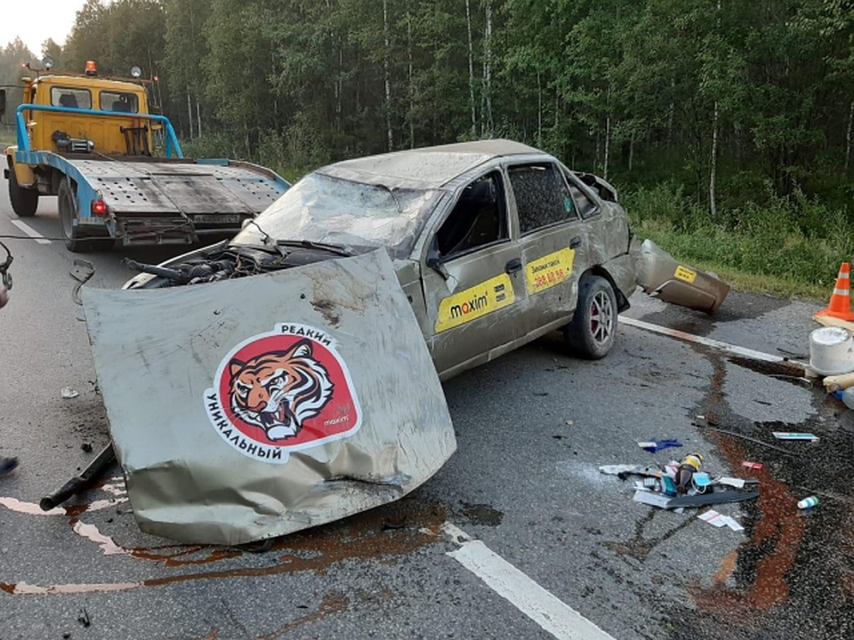 Ребенка вместе с креслом буквально выбросило из машины»: под Екатеринбургом  таксист уснул и попал в аварию - KP.RU