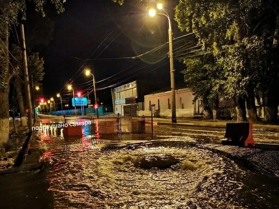 Ночью на Мичурина был потоп. Фото: vk.com/overstory163.