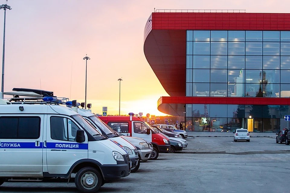 Полиция проверяет здание аэропорта
