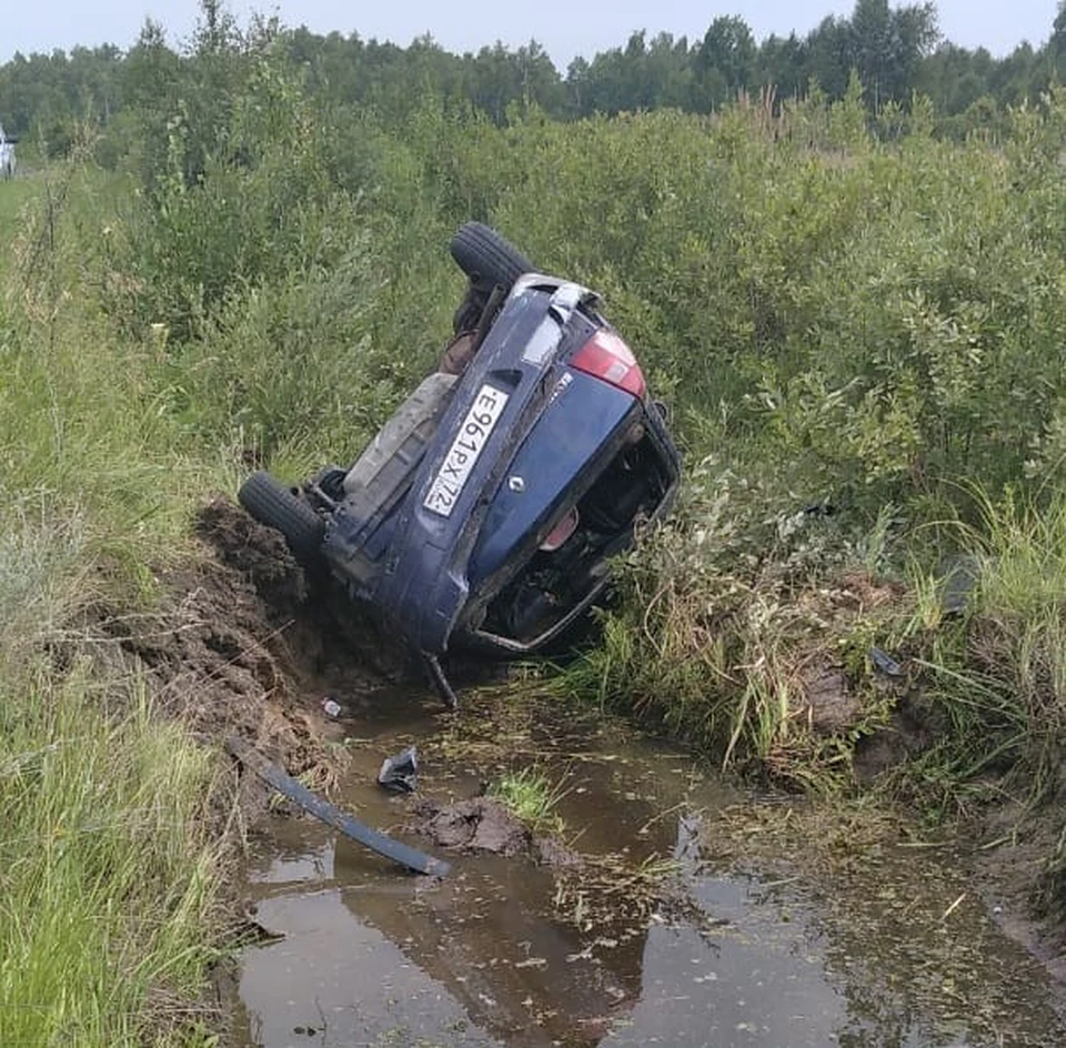 В Омской области пьяные водителя отправили сразу два авто в кювет - KP.RU