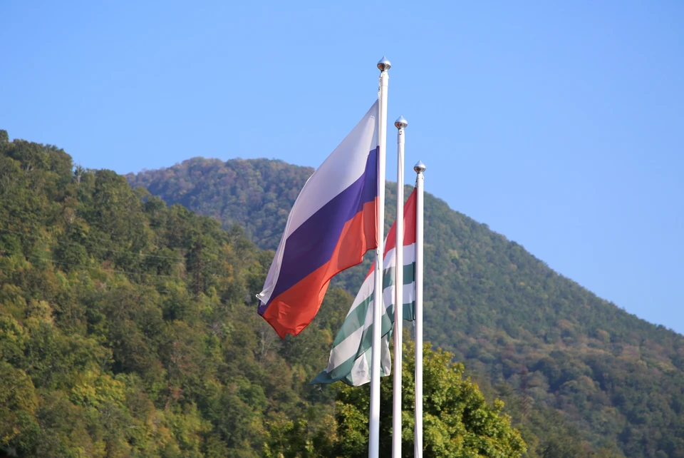 Власти Абхазии попросили Россию о поэтапном снятии ограничений на границе