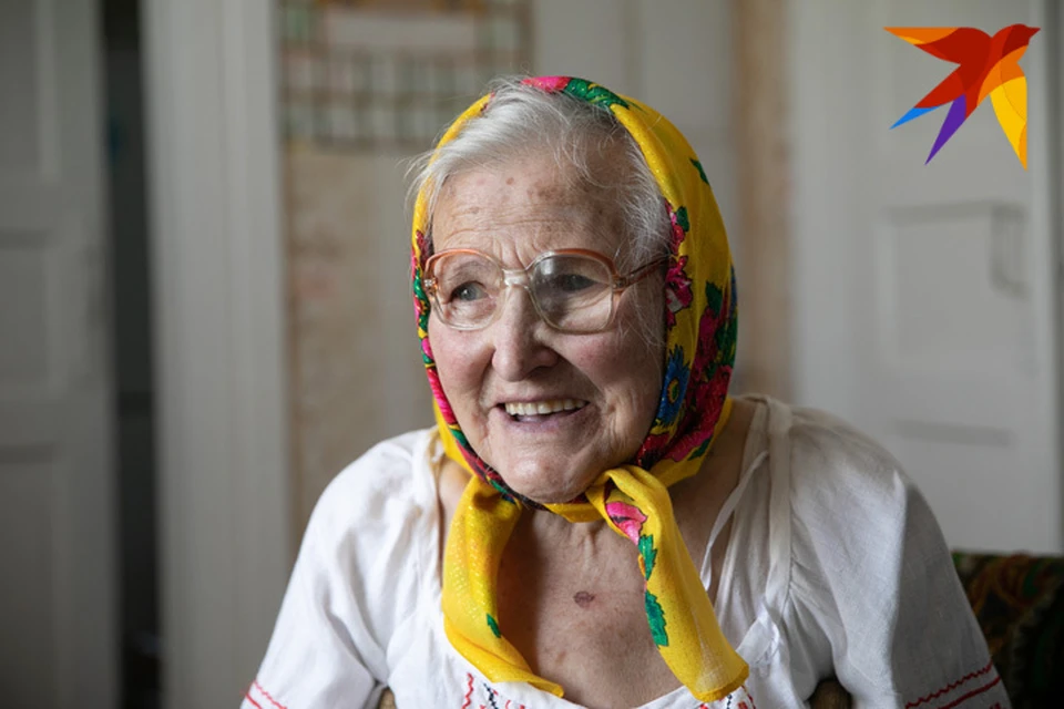 Мы нашли на Полесье бабушку, которая и в 100 лет умудряется радоваться жизни, примеряет новые платья и не болеет.