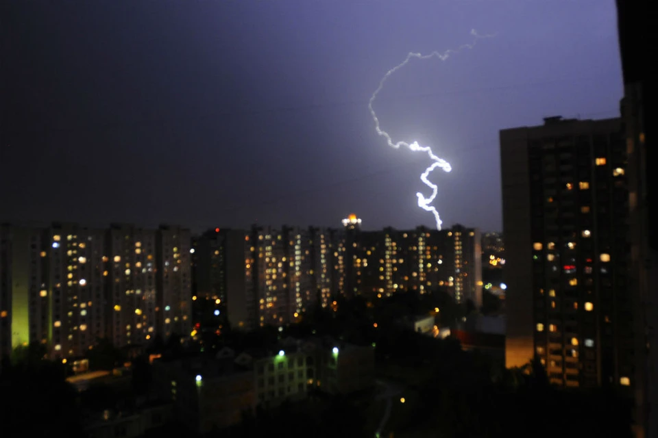 Грозы продлятся до утра 24 июля.