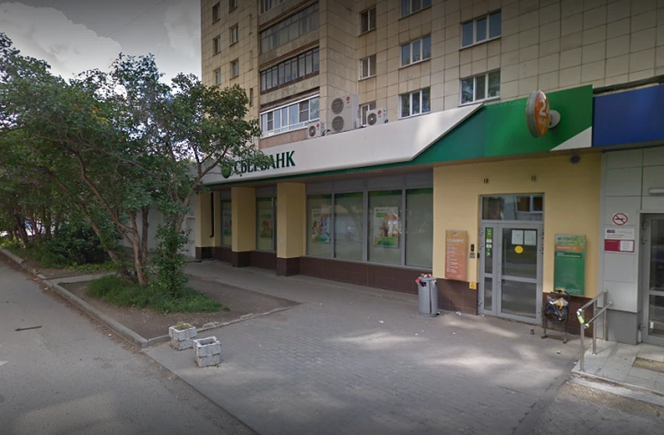 Сейчас полицейские ищут тех, кто ограбил банкомат. Фото: Google Maps