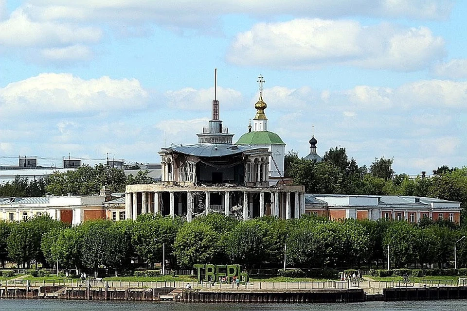 Так выглядело здание Речного вокзала в 2017 году после частичного обрушения ротонды.