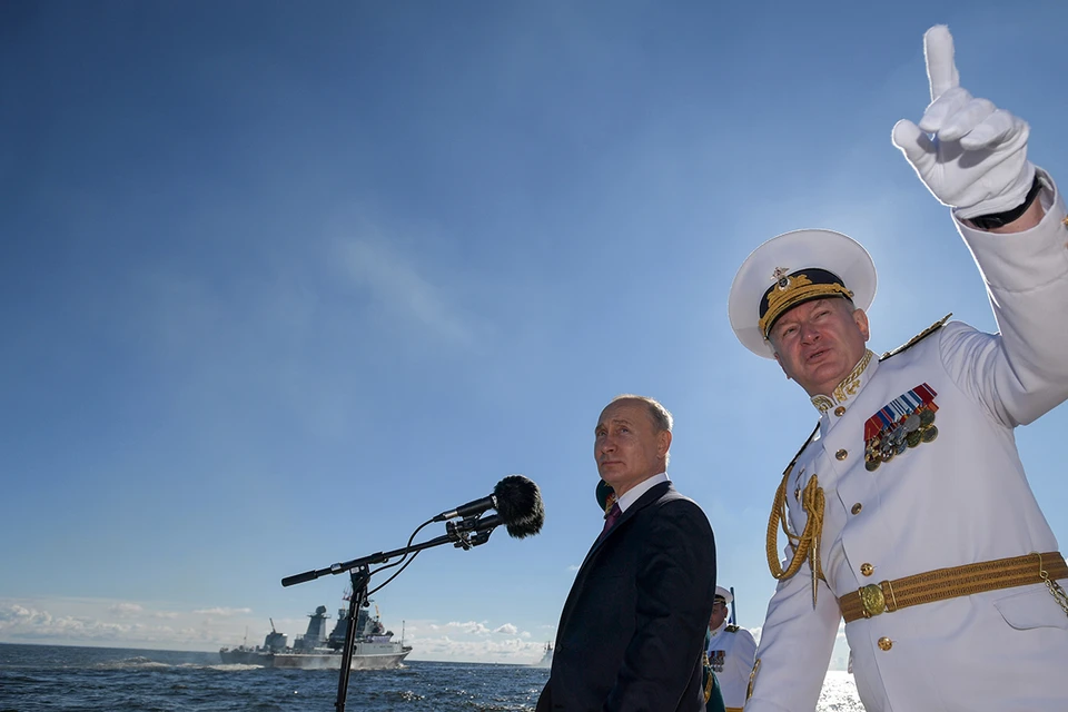 Владимир Путин принял главный Военно-морской парад в Санкт-Петербурге. Фото: Алексей Дружинин/ТАСС