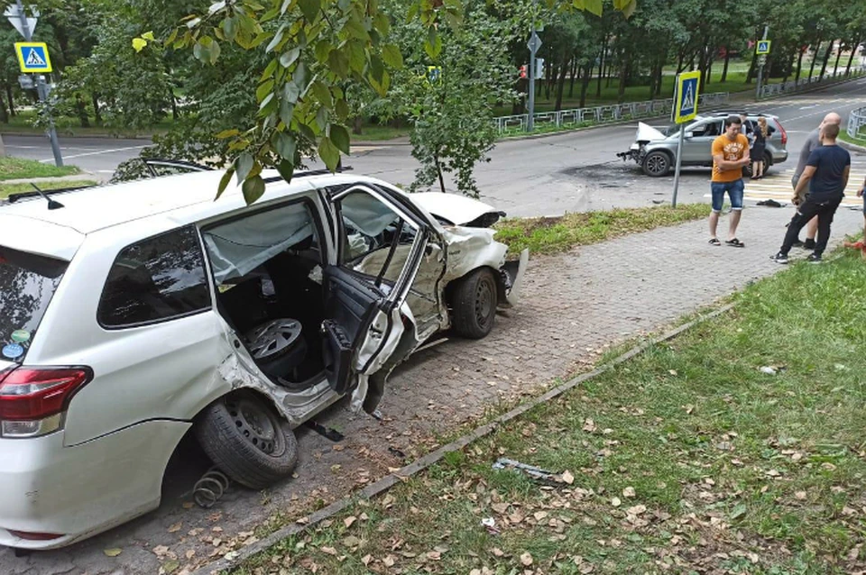 Один человек скончался после жуткой аварии в центре Хабаровска