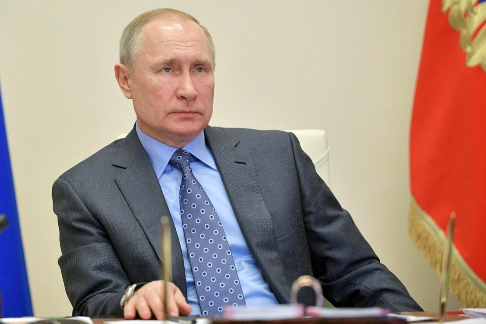Песков заявил, что у Путина «все нормально, рабочий график продолжается»