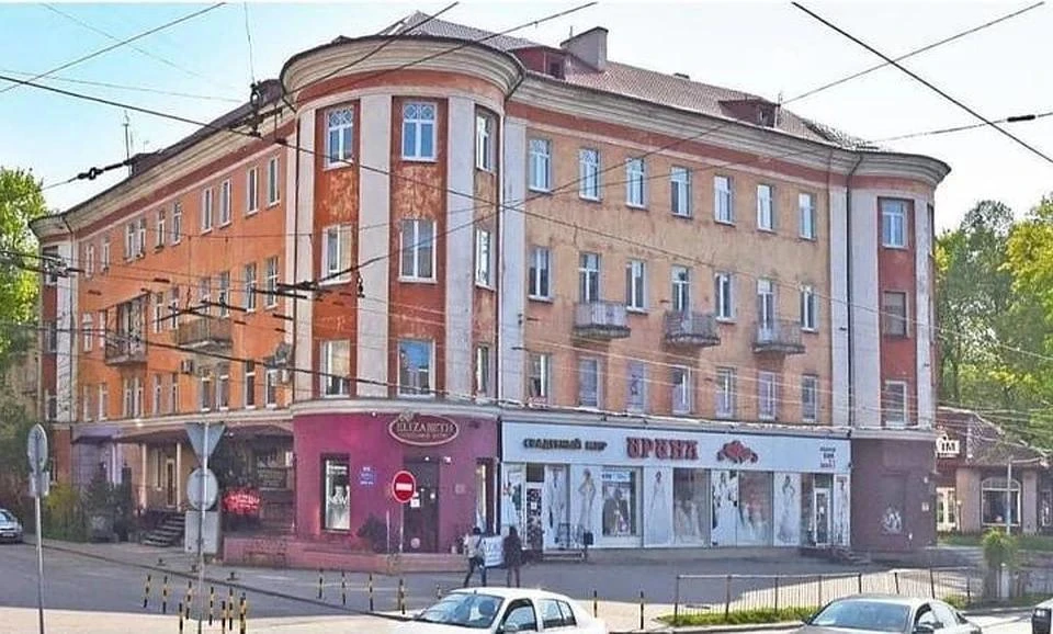 Такое состояние дома на проспекте Мира сегодня закрывают леса.