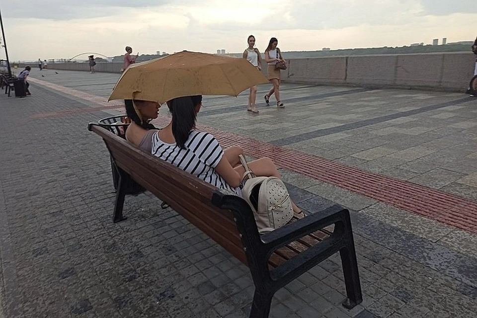 Синоптики прогнозируют небольшой дождь.
