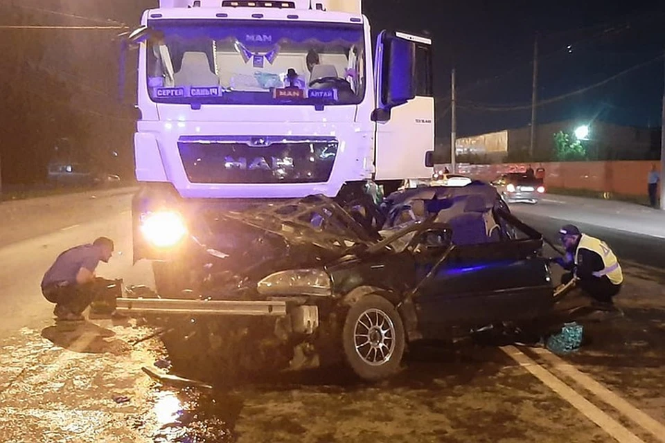 В страшной аварии погибли парень и девушка. Фото: предоставлено отделом пропаганды ГИБДД по Новосибирску