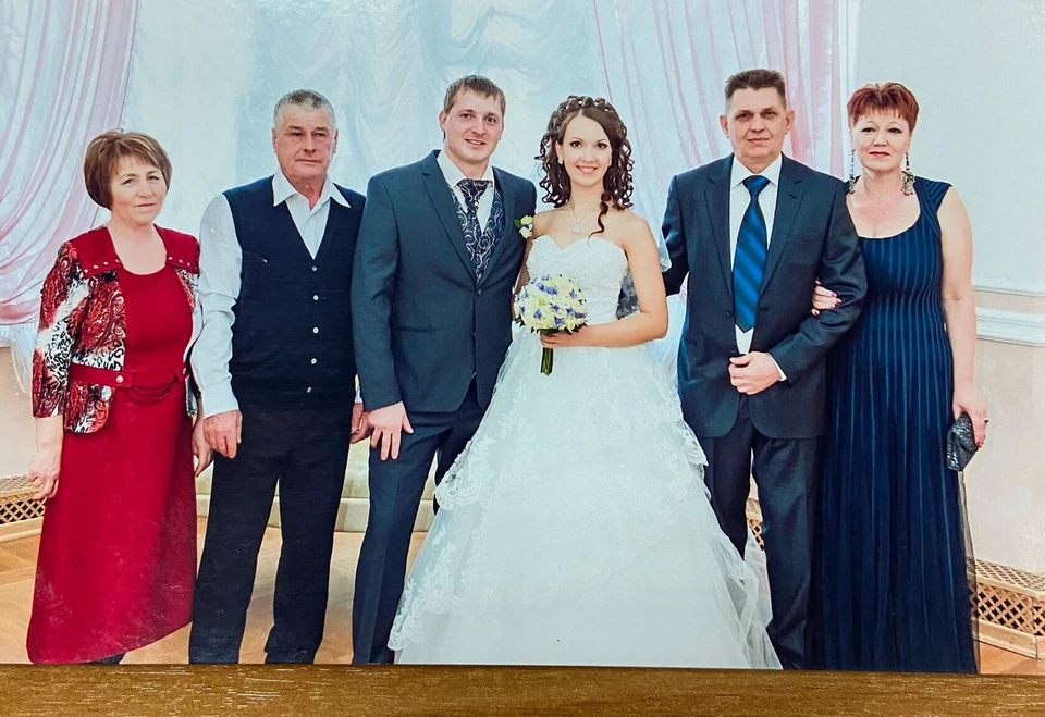 Свадьба сына Александра и его невесты Ольги. «Хорошая у них семья!» - считают Бира Харисовна и Павел Григорьевич.