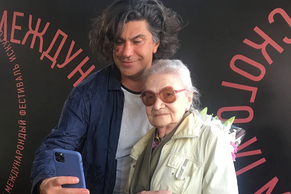 88-летняя жительница Клина на протяжении почти двадцати лет поздравляла своего кумира с праздниками и посылала ему трогательные послания.