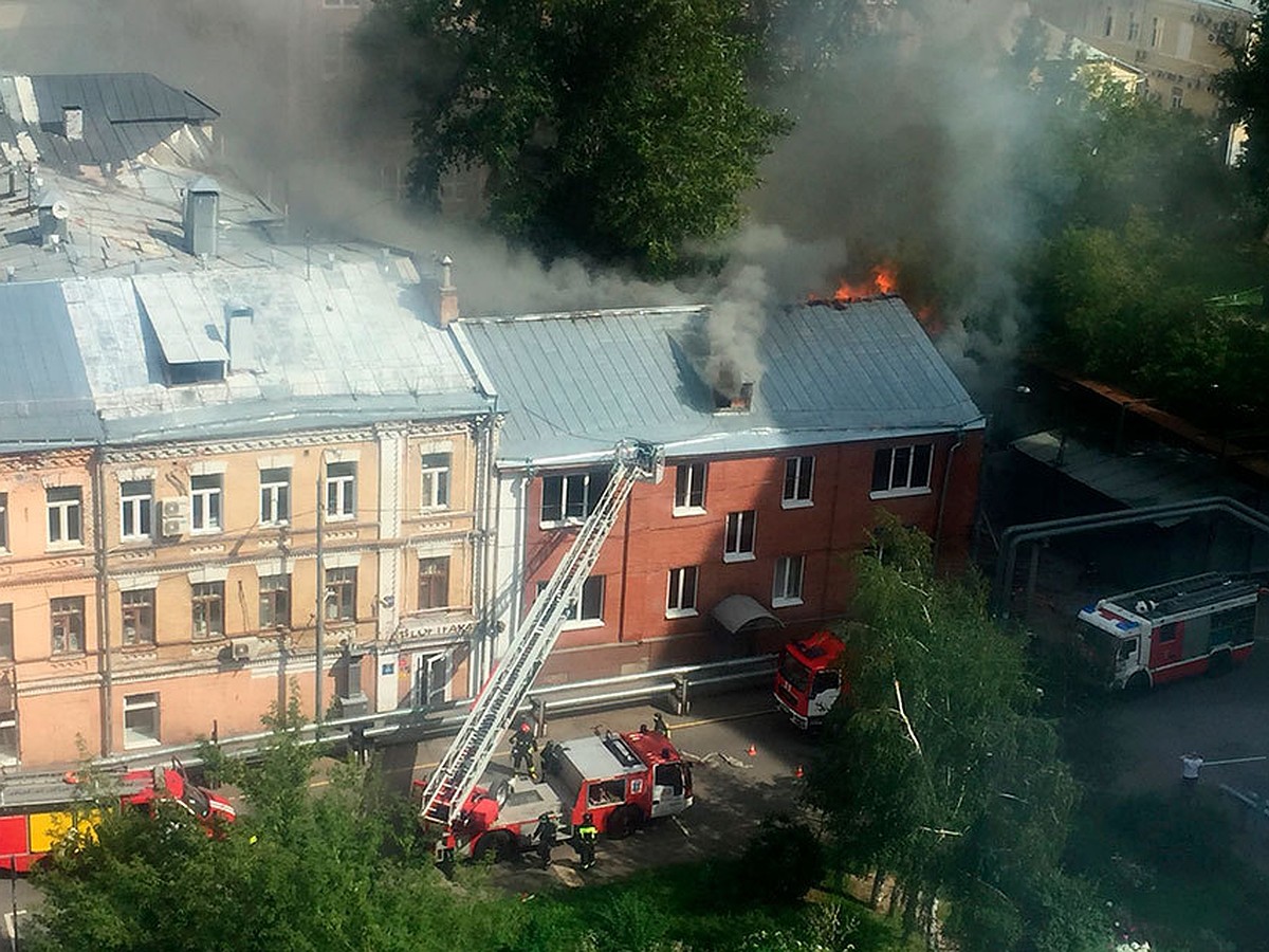 Пожар в хостеле в Москве: спасатели эвакуировали всех постояльцев - KP.RU