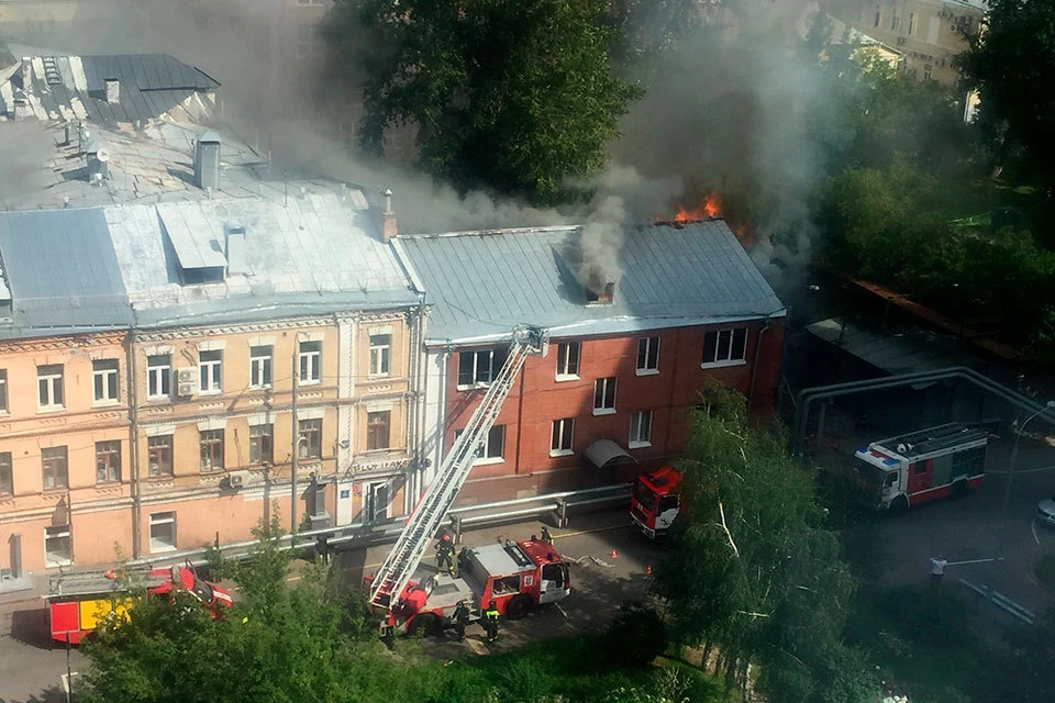 В московском хостеле начался пожар. Фото: пресс-службе ГУ МЧС России по Москве