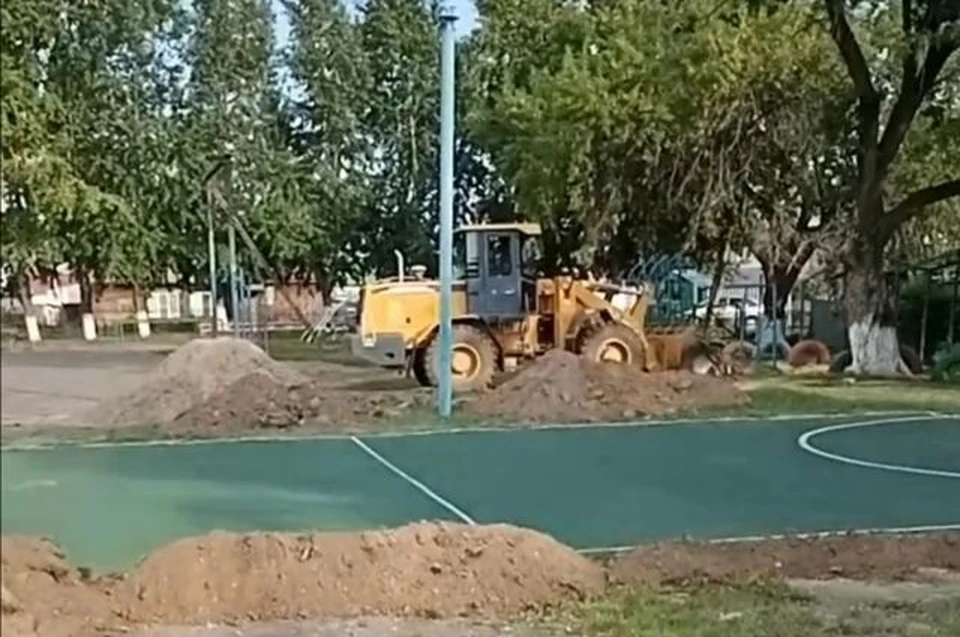 Спортивная площадка на территории средней школы №1 Заринска