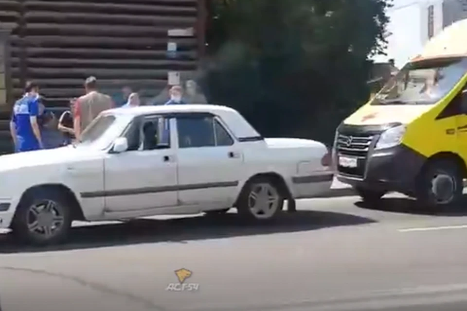 Сибирячку сбила машина на пешеходном переходе. Фото: стоп-кадр