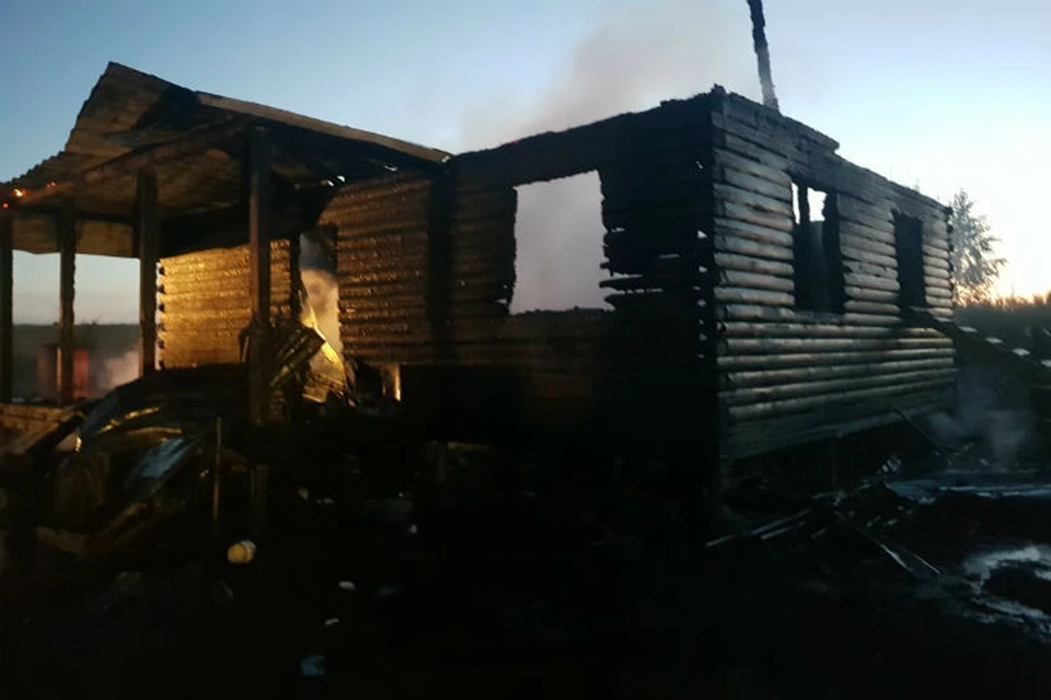 Пожар начался около 2 часов ночи. ФОТО: МЧС Ярославль Твиттер