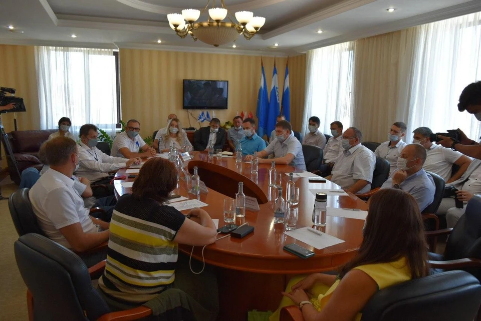 Участие в обсуждении приняли молодые депутаты, кубанские парламентарии, представители предпринимательского сообщества.