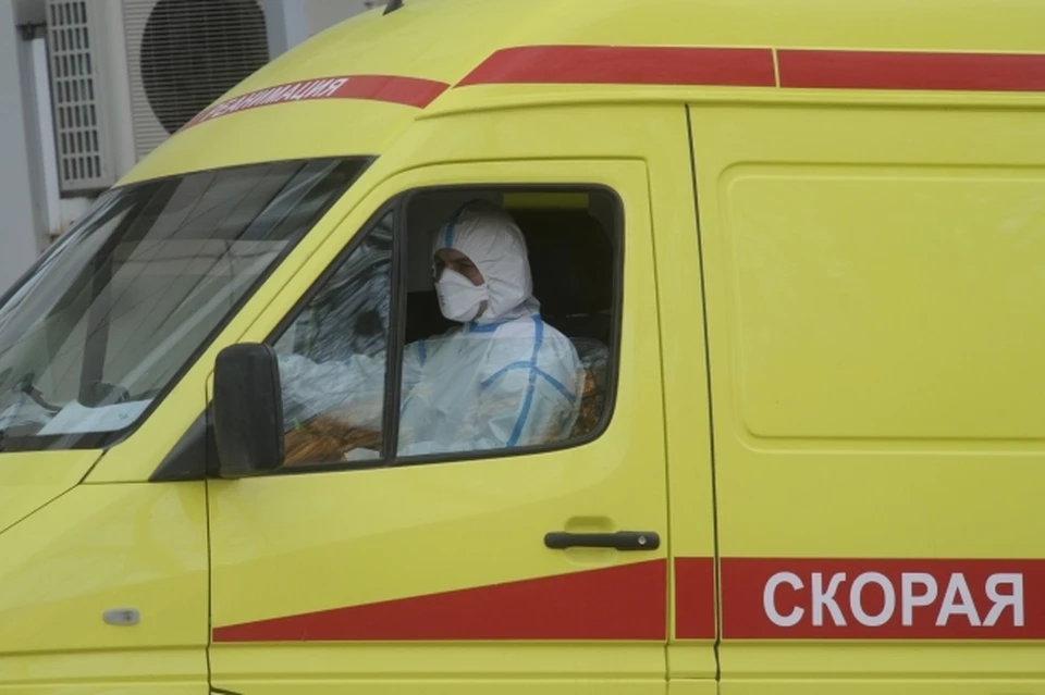 Детей и взрослых из одной семьи могут положить в разные больницы.