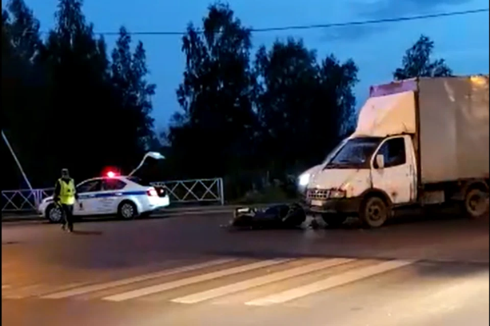 ДТП произошло на перекрестке улиц Красноборской и Сахарова. ФОТО: скриншот видео группа "Подслушано в Ярославле" ВКонтакте