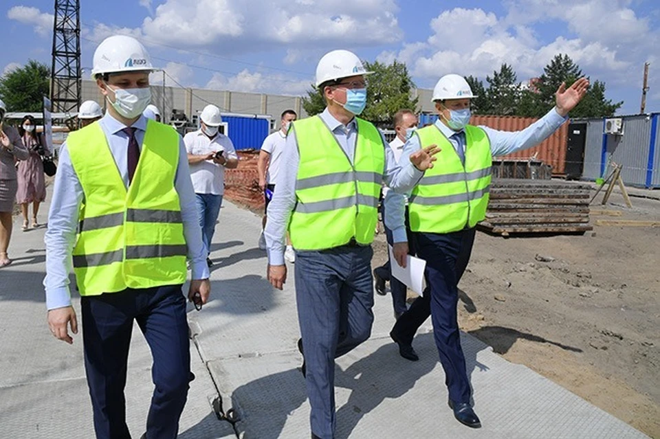 Губернатор пожелал спортсменам ровного льда.