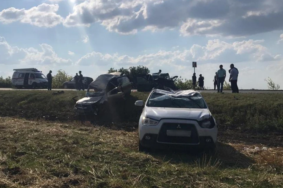 Личности погибших и пострадавших пока не установлены.