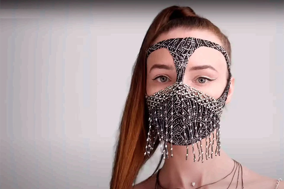 Россиянам предлагают носить маски, не отставая от моды