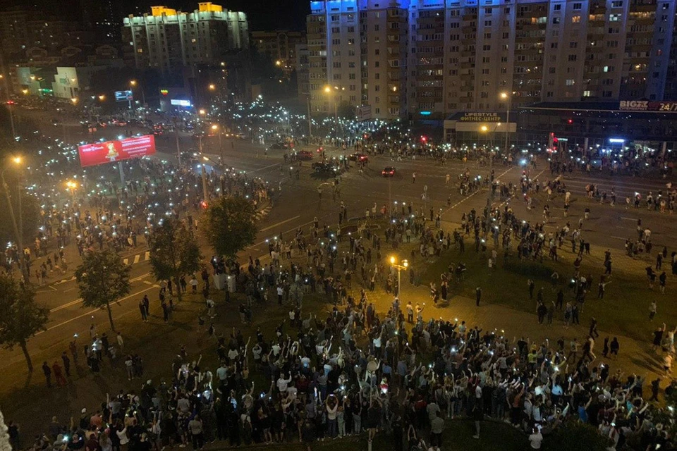 Протестующие на проспекте Машерова. Фото: Белсат