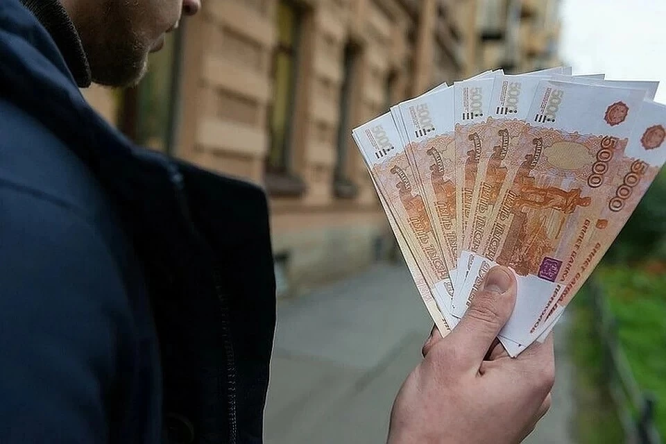 В результате мошеннику удалось убедить доверчивого ставропольца перевести ему около 100 тысяч рублей. А когда потерпевший понял, что его обманули, обратился в полицию