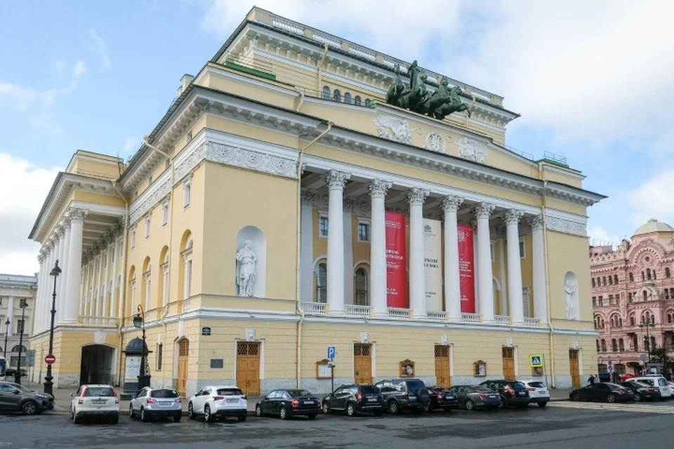 Смольный надеется открыть театры Санкт-Петербурга в сентябре.