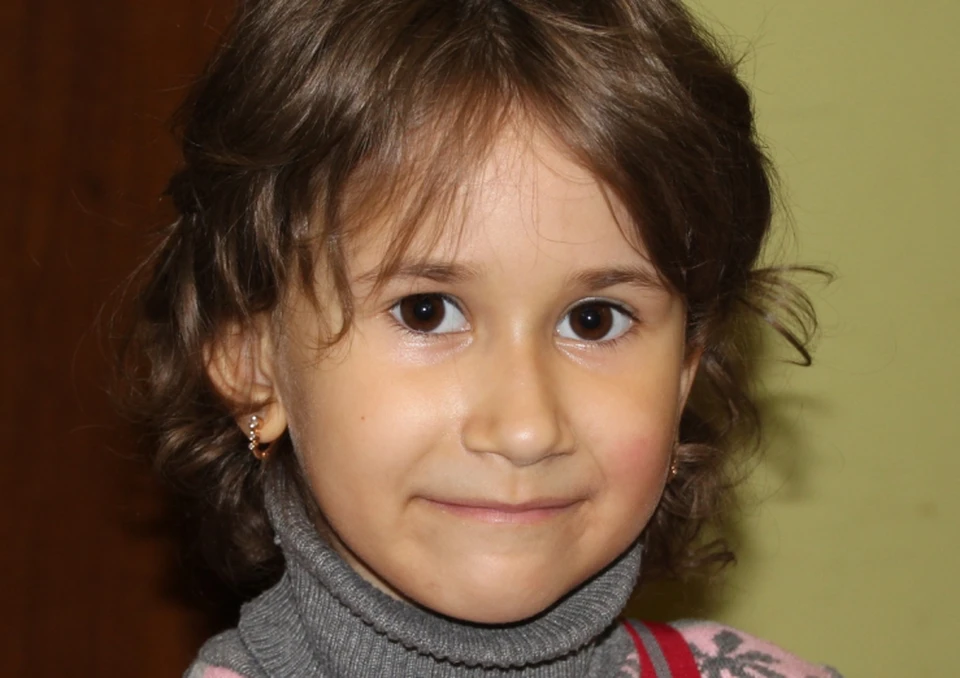 Сейчас Алине уже девять лет. Она мечтает пойти, наконец, в настоящую школу. Фото: из семейного архива.