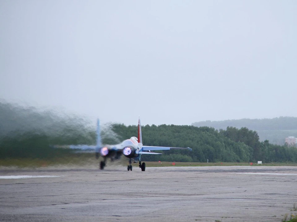 Cу-27 вылетел на перехват воздушной цели, которую засекли радиолокационные системы